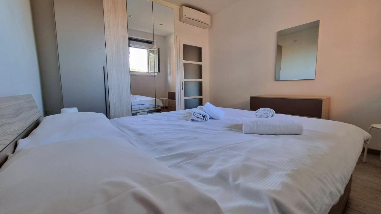 Crispi 85 - Air Conditioner - Teatro Rossetti Apartment ตรีเอสเต ภายนอก รูปภาพ